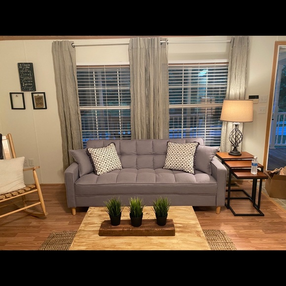 Meet your Posher, Sharon - Picture 1 of 1